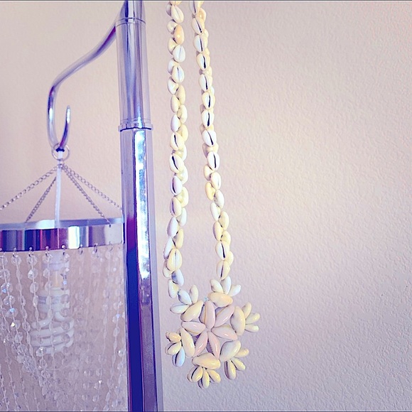 Jewelry - Shell Necklace